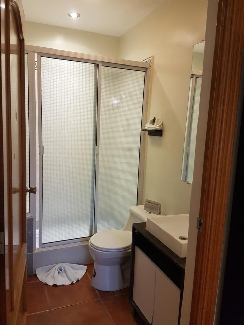 All Days Inn And Out サンサルバドル エクステリア 写真