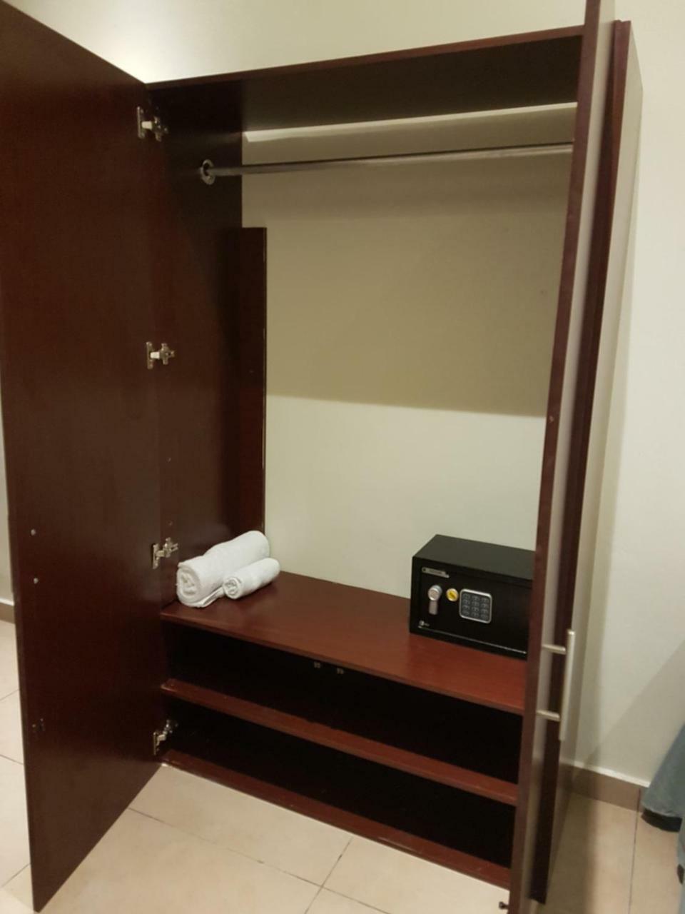 All Days Inn And Out サンサルバドル エクステリア 写真