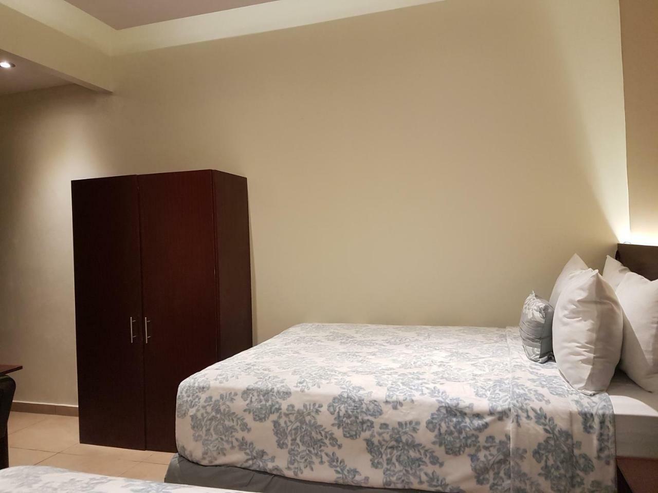 All Days Inn And Out サンサルバドル エクステリア 写真